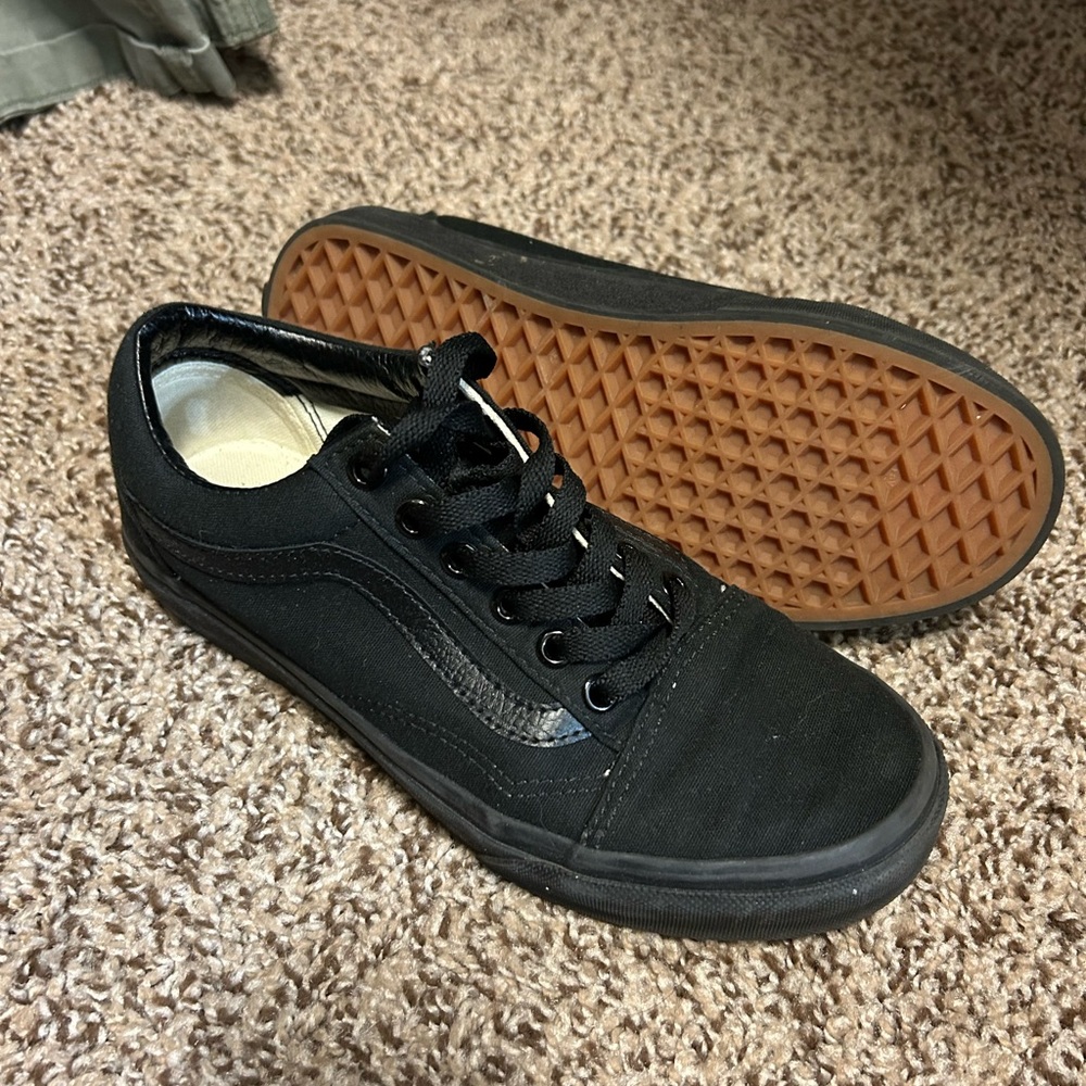 Vans Men's Black and Gum Sole Sneakers